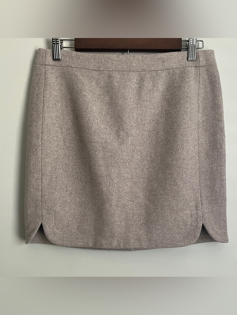 New J. Crew Women’s Beige Laine Blend Scalloped Hem Mini Classic Skirt Sz. 4
